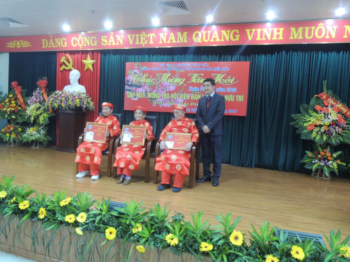 Hội nghị gặp mặt, mừng thọ hội viên Ban liên lạc hưu trí khu vực Hải Phòng năm 2015. 