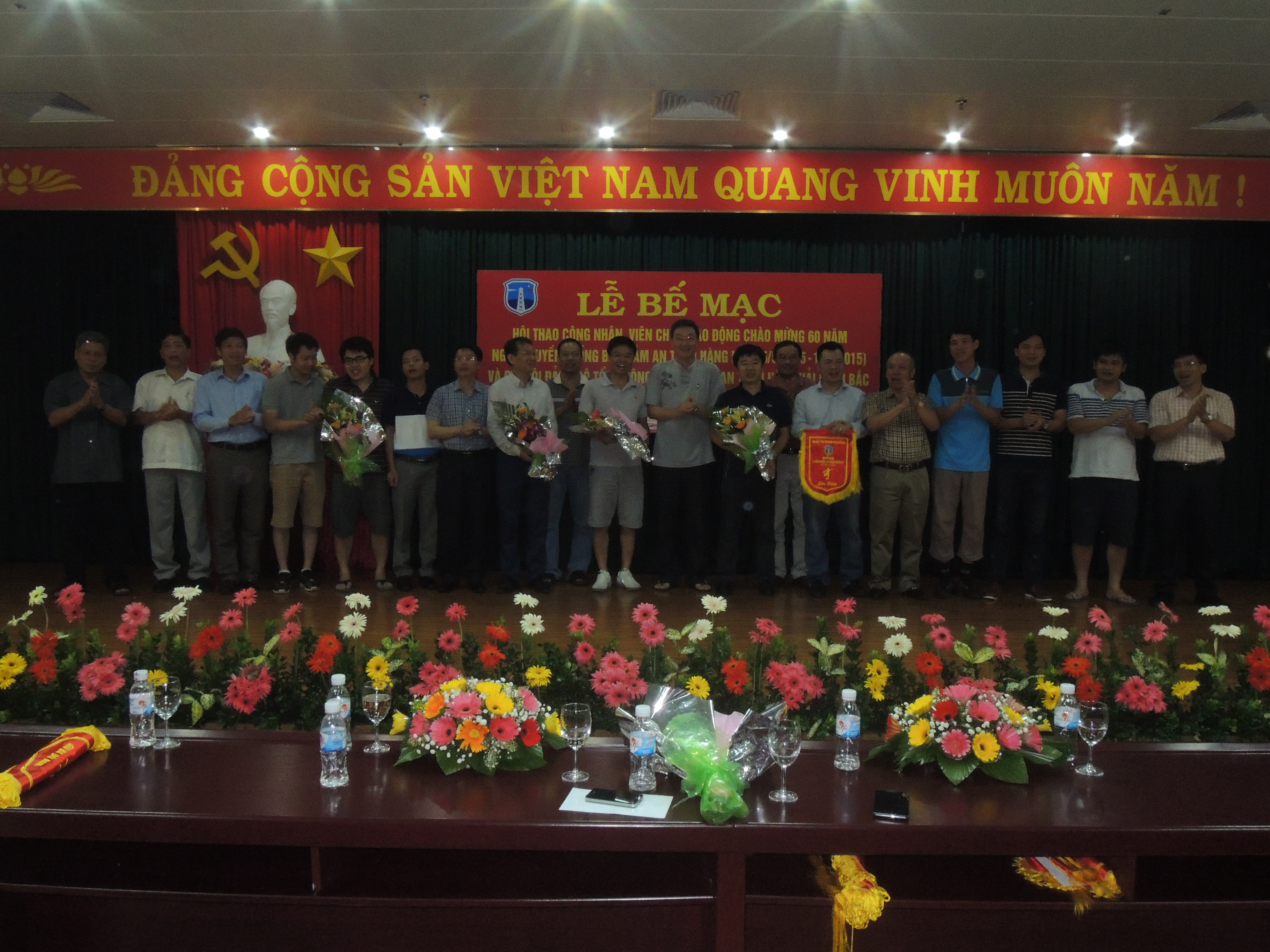 Bế mạc Hội thao Chào mừng 60 năm ngày truyền thống Tổng công ty Bảo đảm an toàn hàng hải miền Bắc (15/5/1955 – 15/5/2015).
