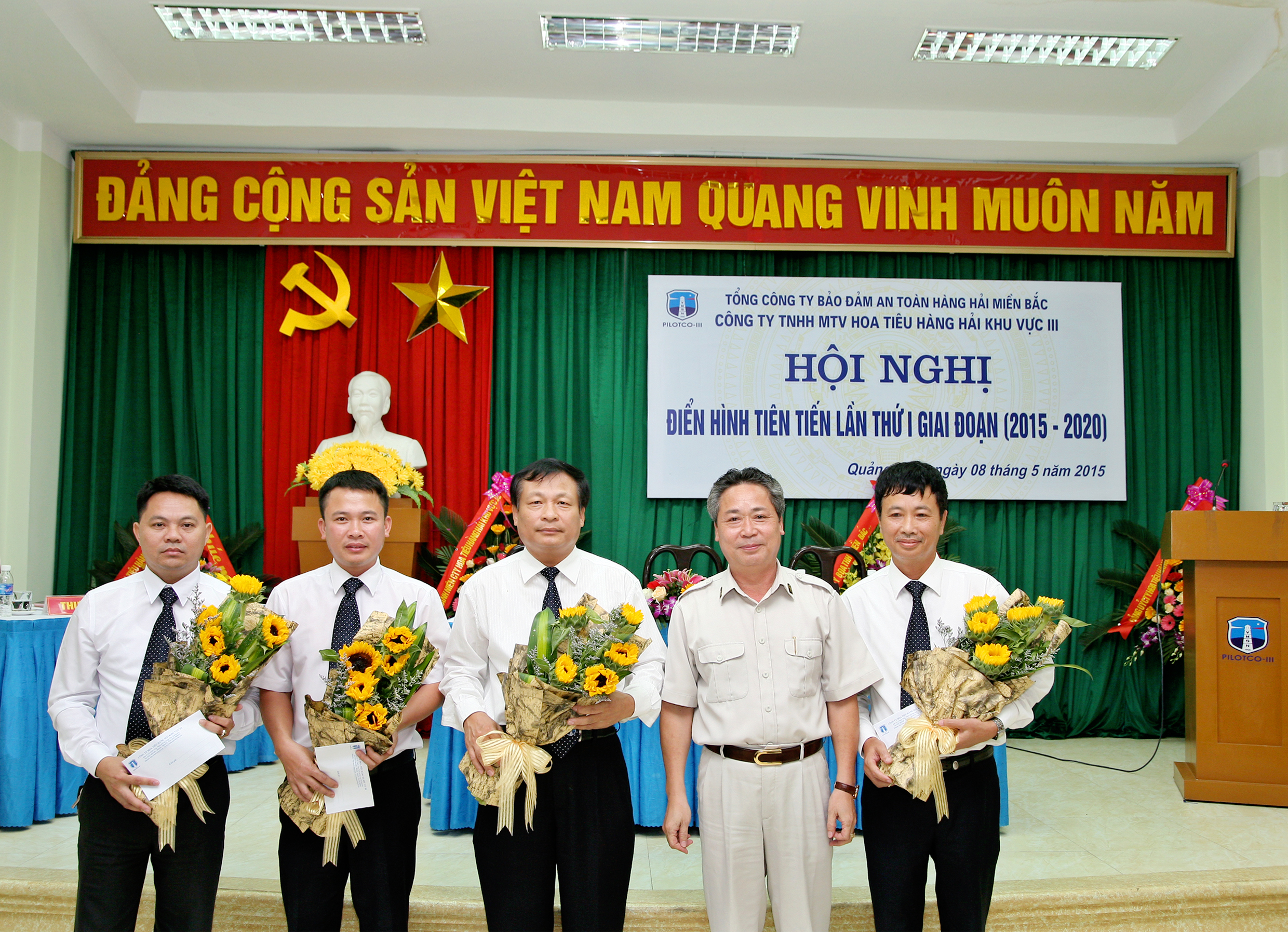 Công ty Hoa tiêu Hàng hải khu vực III tổ chức Hội nghị Biểu dương điển hình tiên tiến Phong trào thi đua yêu nước giai đoạn 2011 – 2015 và phát động thi đua giai đoạn 2015 – 2020. 