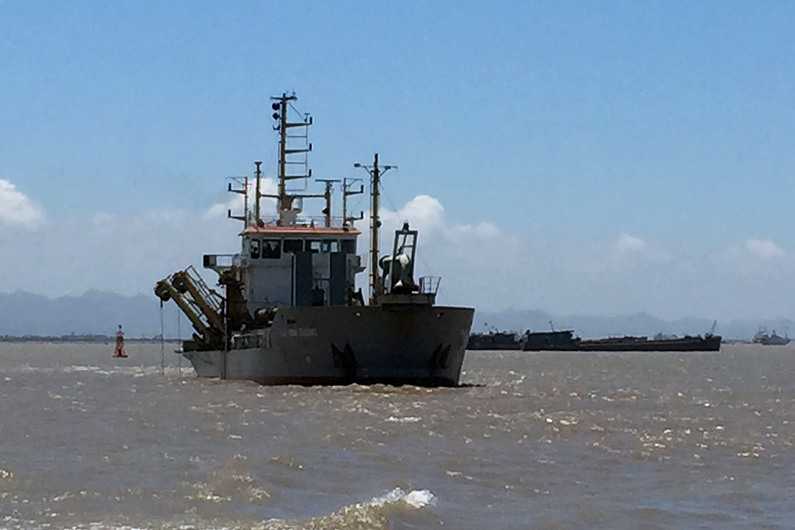 Kiểm tra hiện trường công trình Nạo vét duy tu luồng hàng hải Hải Phòng năm 2015-2016