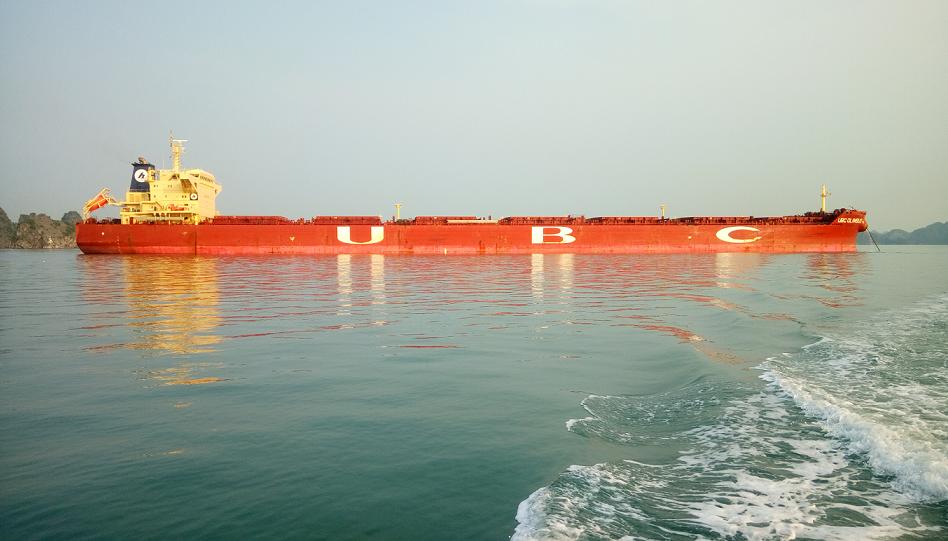 Công ty TNHH MTV Hoa tiêu hàng hải khu vực III dẫn tàu biển 12 vạn tấn cập cảng Quảng Ninh