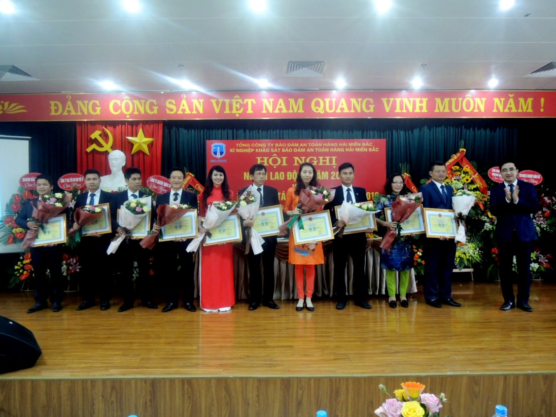 Xí nghiệp Khảo sát Bảo đảm an toàn hàng hải miền Bắc tổ chức Hội nghị Người lao động năm 2017 và tổng kết công tác Công đoàn năm 2016