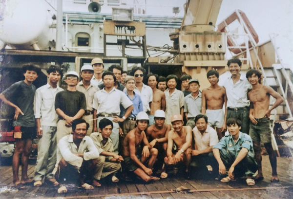 Chuyện từ cõi chết trở về khi xây đèn biển Trường Sa