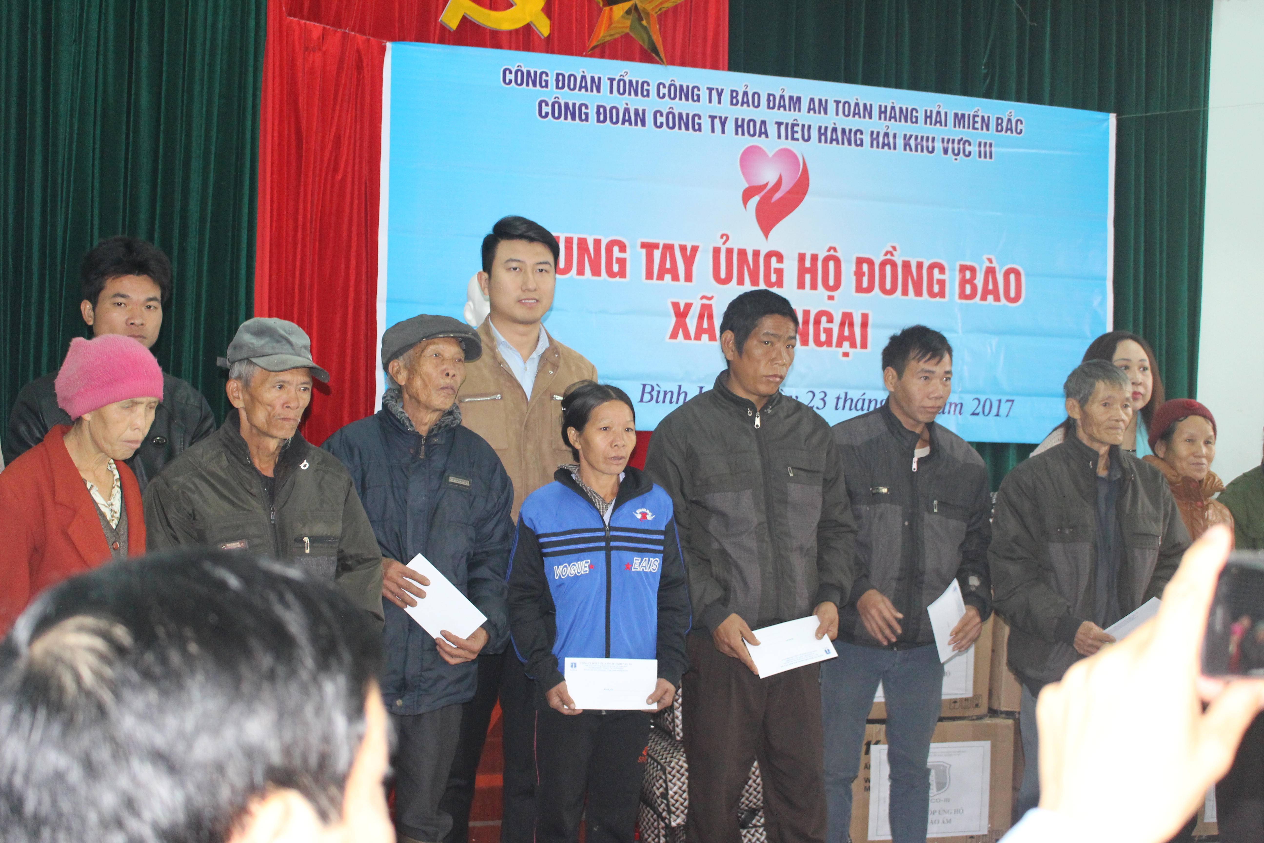 Công đoàn Tổng công ty Bảo đảm an toàn hàng hải miền Bắc, Công đoàn Công ty TNHH MTV Hoa tiêu hàng hải khu vực III phối hợp tổ chức hoạt động từ thiện "Chung tay ủng hộ đồng bào xã Vô Ngại, huyện Bình Liêu, tỉnh Quảng Ninh"