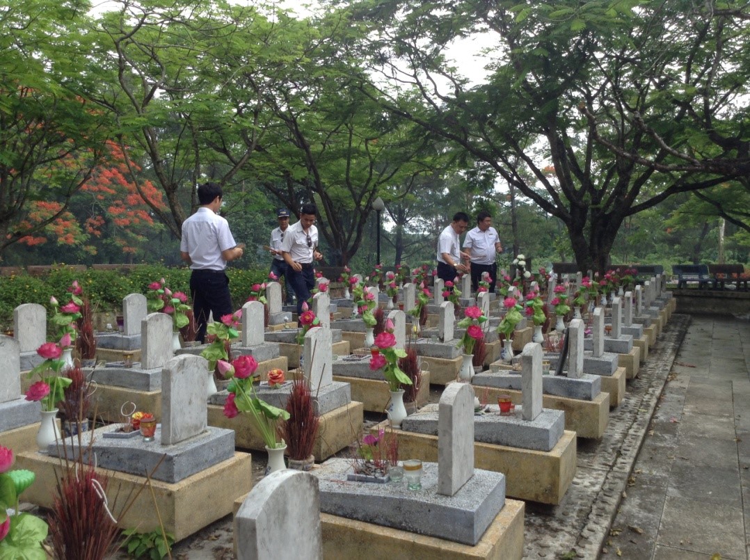 Dâng hương tri ân các anh hùng liệt sỹ