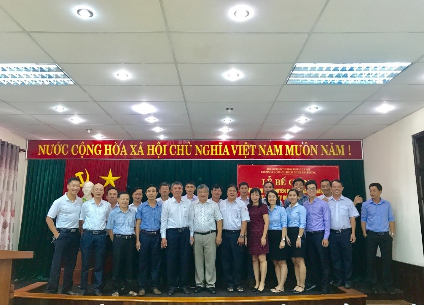 Bế giảng lớp tiếng anh chuyên ngành hoa tiêu hàng hải tại Công ty TNHH MTV hoa tiêu hàng hải khu vực IV