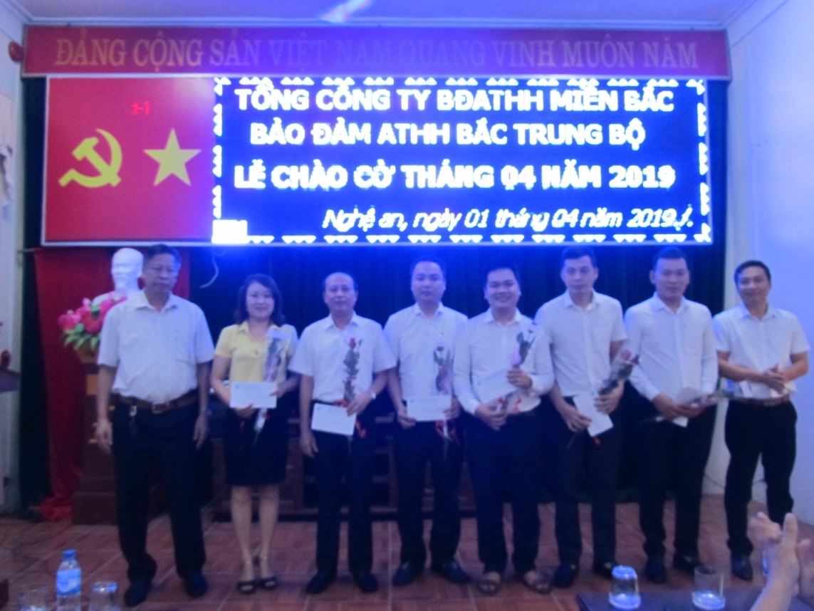 Bảo đảm an toàn hàng hải Bắc Trung Bộ tổ chức Lễ Chào cờ đầu tháng 4 năm 2019