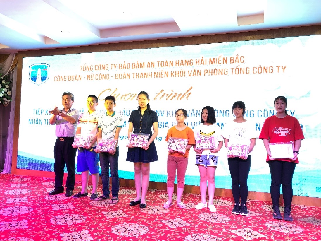 Chương trình tiếp xúc, tặng quà cho các cháu CBNV khối Văn phòng Tổng Công ty nhân tháng hành động vì trẻ em và ngày gia đình Việt Nam 28/6 năm 2019