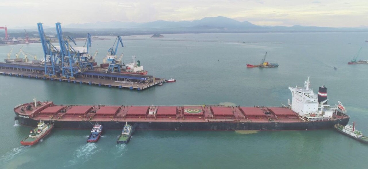 Công ty TNHH MTV Hoa tiêu hàng hải khu vực IV dẫn tàu lớn nhất từ trước tới nay vào cảng Hòa Phát - Dung Quất