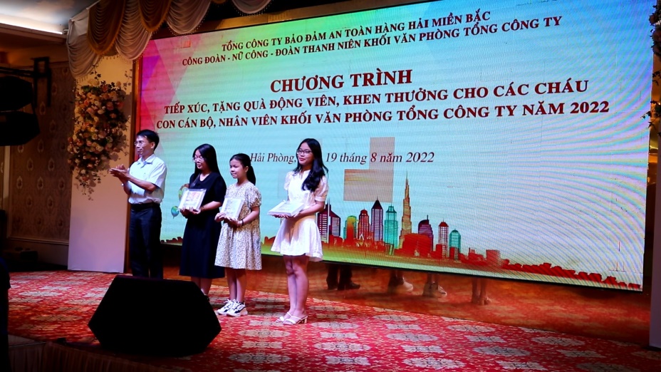 Chương trình tiếp xúc, tặng quà cho các cháu con cán bộ công nhân viên khối Văn phòng Tổng công ty nhân tháng hành động vì trẻ em và ngày gia đình việt nam 28/6 năm 2022