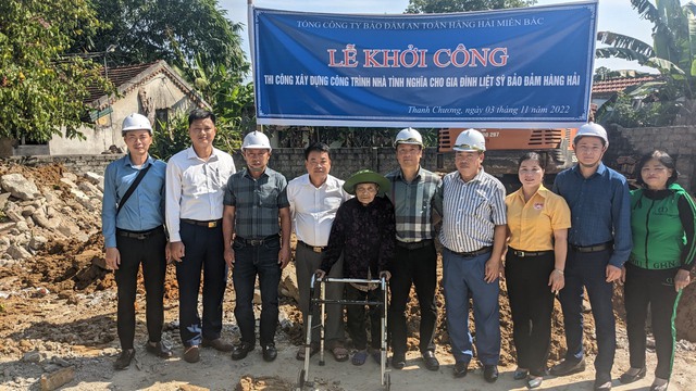 Ngành Bảo đảm An toàn hàng hải tri ân gia đình chính sách Tết Quý Mão 2023