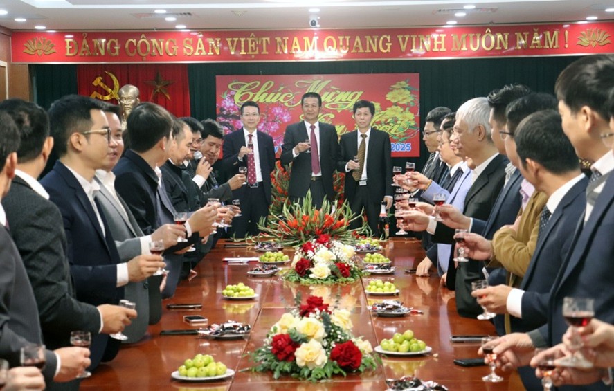 Tổng Công ty Bảo đảm an toàn hàng hải miền Bắc tổ chức Tiếp xúc đầu Xuân Ất Tỵ - 2025